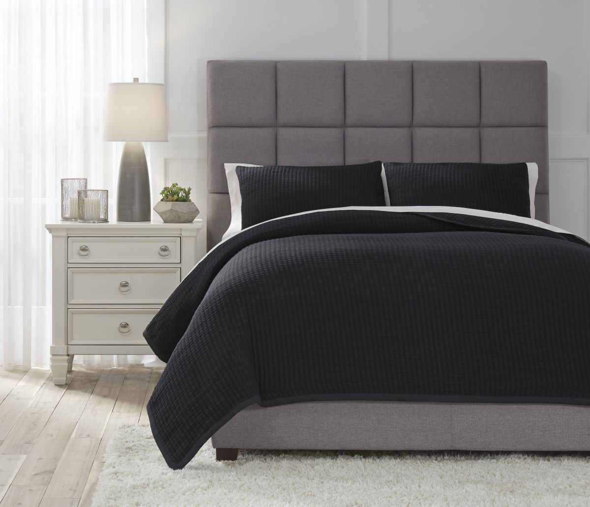 Picture of Thornam Coverlet Set