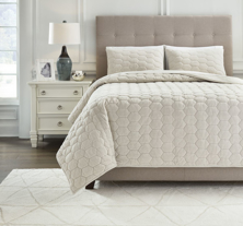 Picture of Hesper Queen Covelet Set