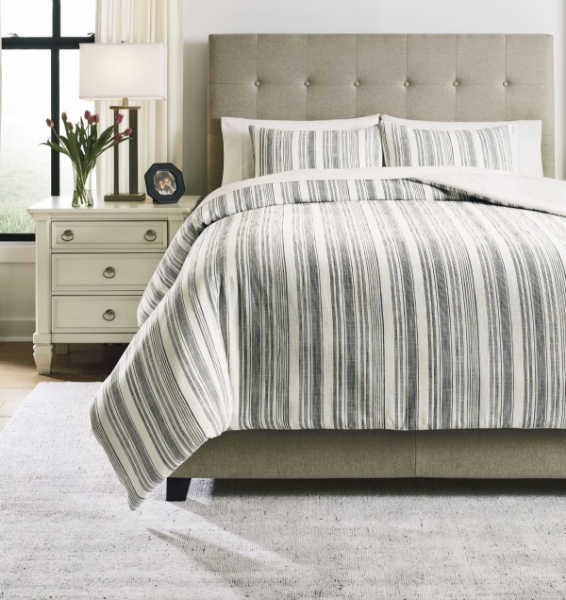 Picture of Reidler Black Comforter Set