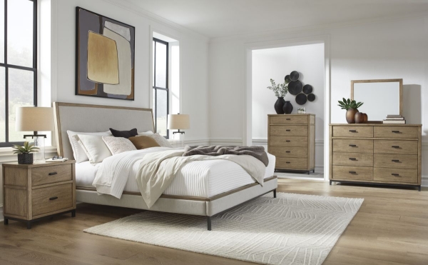 Picture of Tomtyn 6-Piece Queen Upholstered Bedroom Set